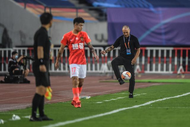 赛季前瞻：尼克斯领跑，马刺与雷霆紧随其后